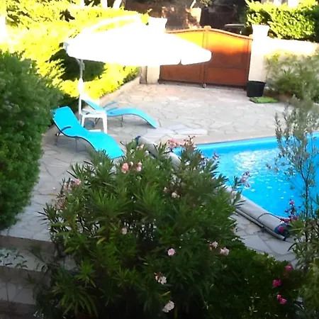 Gasabra Avec Piscine Au Domaine De Font Mourier A 5km De Saint Tropez Pour 6 Personnes Villa *